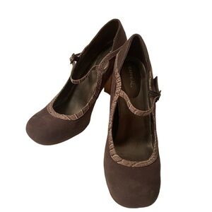 X-Appeal Gray Faux Suede Snakeskin Print Accent Closed Toe Chunky Heel Size 11